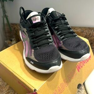 Beautiful sneakers RYKA perfect!! Women’s size 8.5
